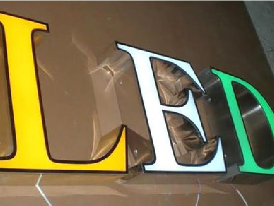 福贡介绍LED招牌的基础知识。